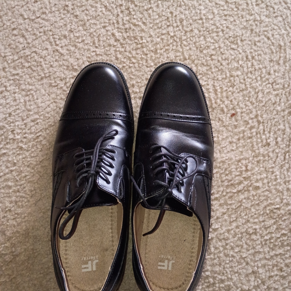 jf j.ferrar Men's Black Cap-Toe Oxfords